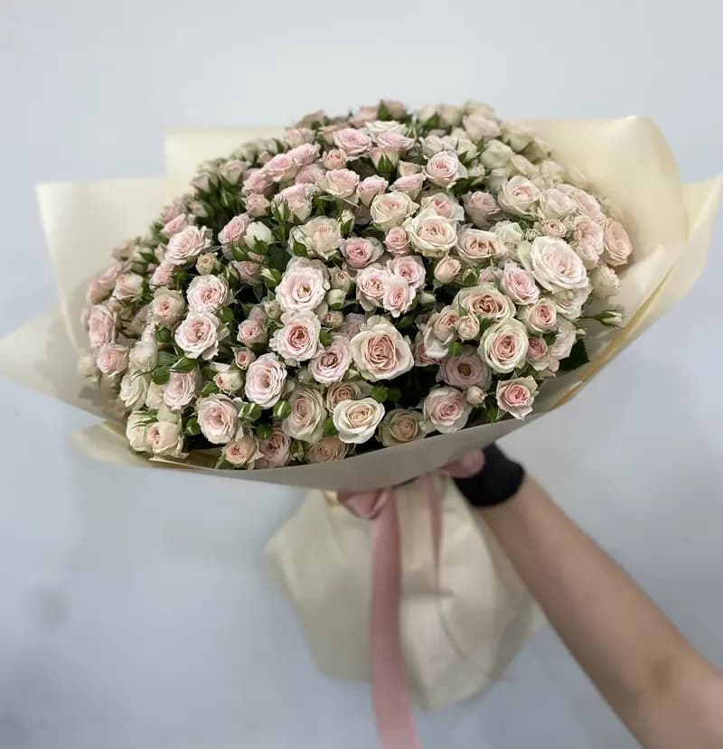 Букет из 45 пионовидных роз — доставка цветов Сочи