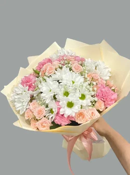 Букет из хризантем, роз и гипсофилы — доставка в Сочи