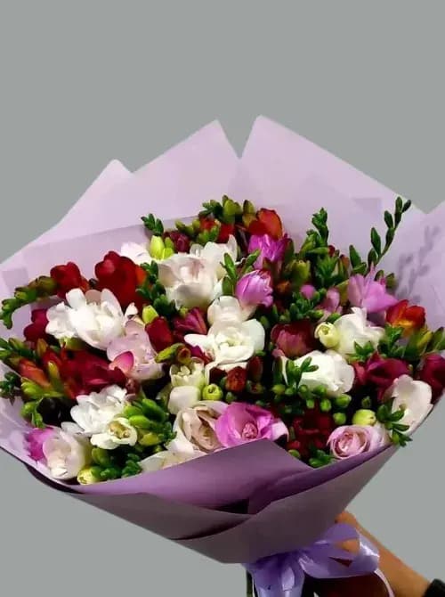 Букет из фрезии | Доставка свежих цветов в Сочи