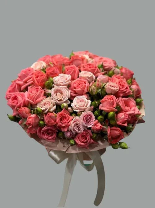 Кустовые розы в композиции — купить в Сочи