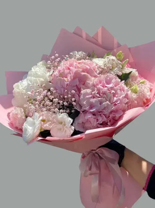 Гортензия и 9 эустом — цветы с доставкой в Сочи