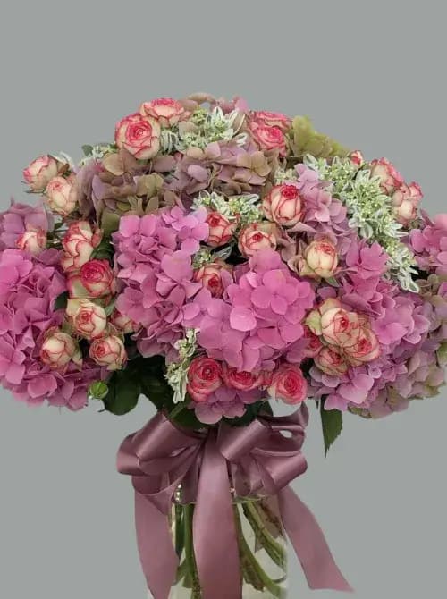 Гортензия 5 штук и Розы | купить в Сочи