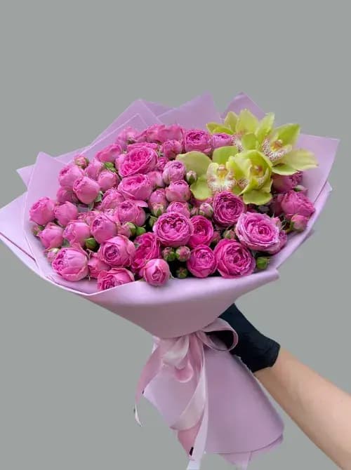 Букет из 15 пионовидных роз и орхидей-цветы в Сочи