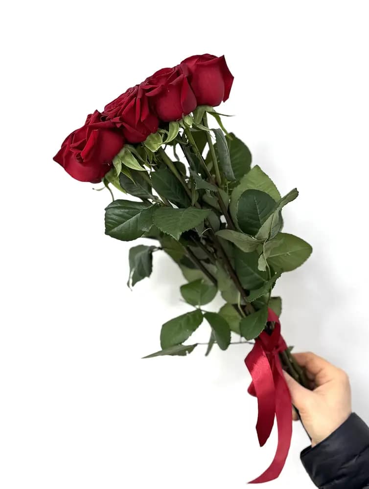 7 красных роз с доставкой в Сочи