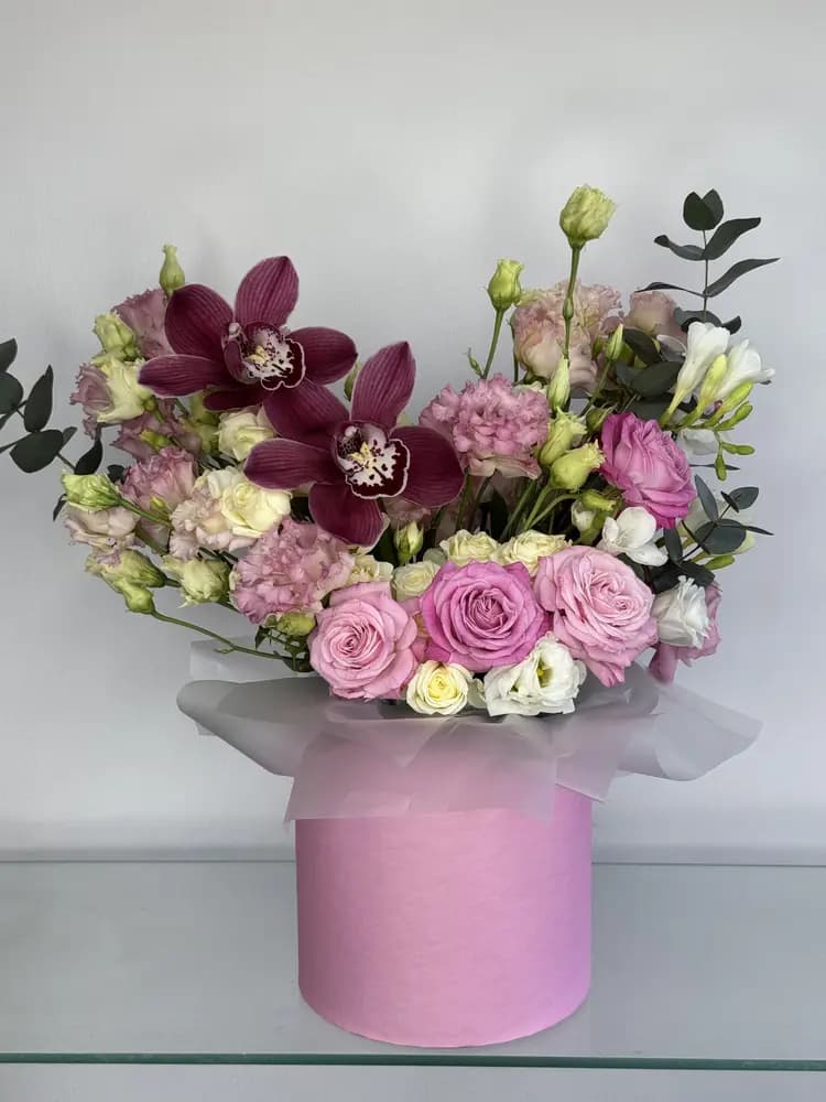 Купить орхидеи, розы и эустому в Сочи