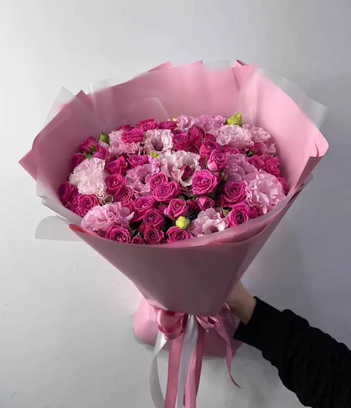 «Нежность роз и эустомы»