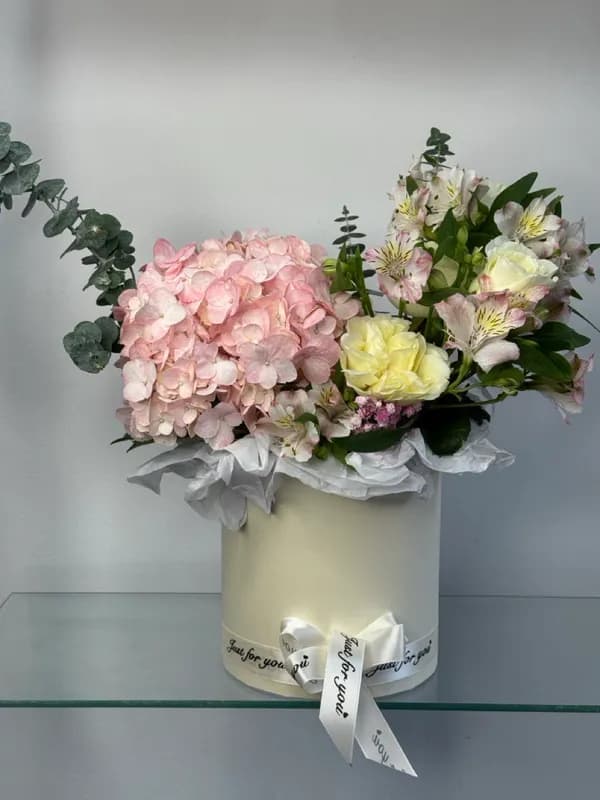 Цветы в коробке «Элегантность чувств»