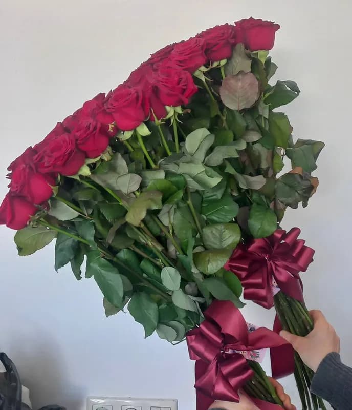 Букет из 13 красных метровых роз